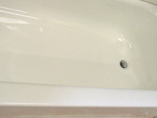 Bathroom remodeling tub looks brand new after refinishing.