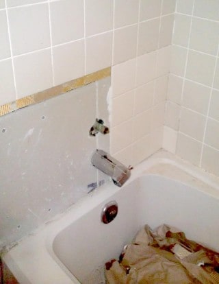 Reglazing was the perfect solution to this ceramic tile repair.