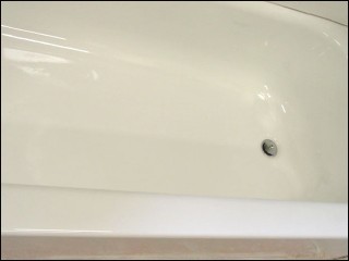 Commercial bathtub refinishing image of TubPotion refinished tub