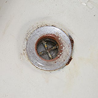 Worn-out nasty tub drain.